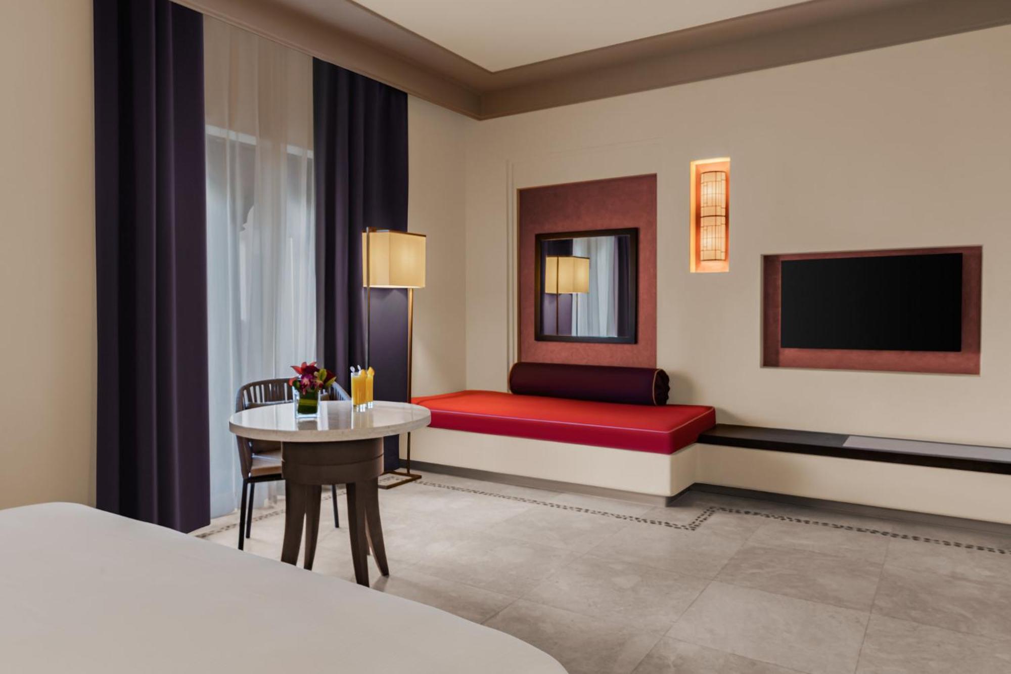 Großzügiges Familienzimmer mit Meerblick, Kingsize-Bett und Zugang zum Aquapark